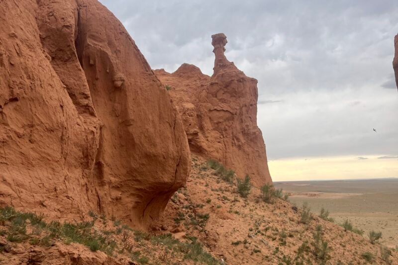 Red sandstone hoodoo at Flaming Cliffs Bayanzag Gobi Desert — Classic Mongolia Highlights
